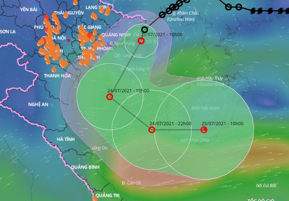 Tropical low depression dumps heavy rain on northern, central Vietnam